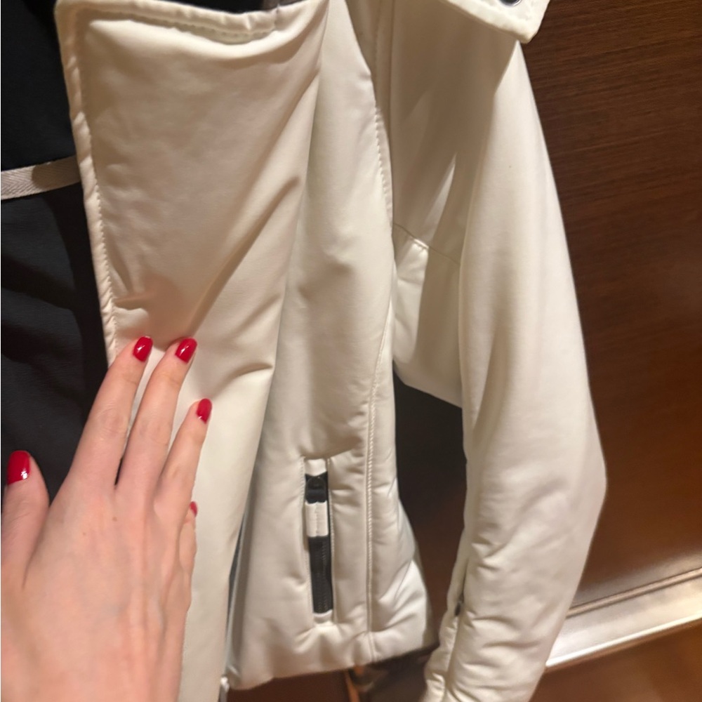 NWT stunning white ski jacket never worn very chic - Picture 11 of 15